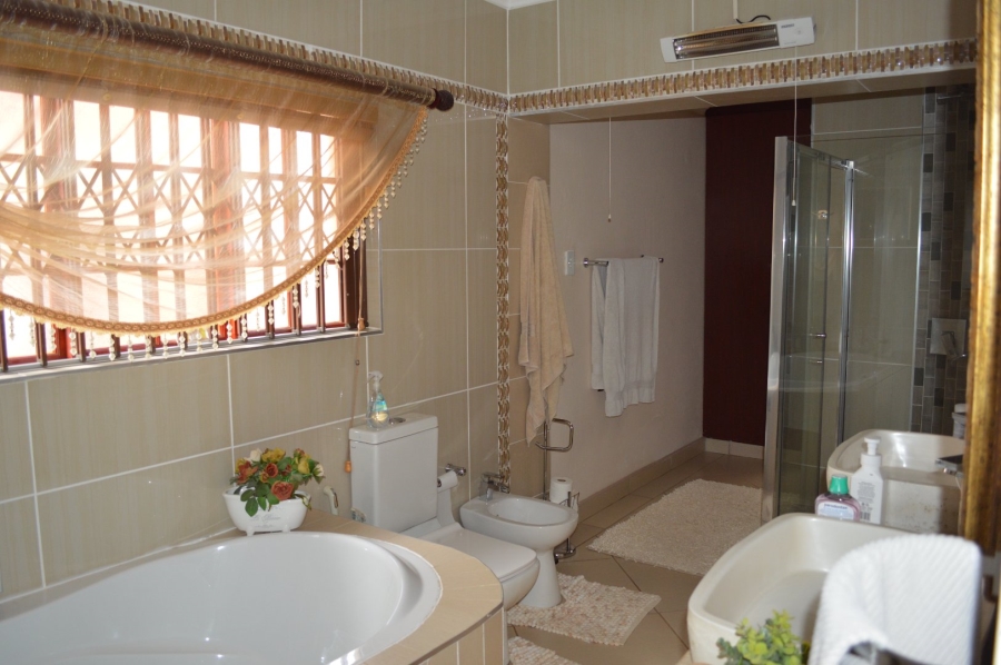 4 Bedroom Property for Sale in Flamwood North West